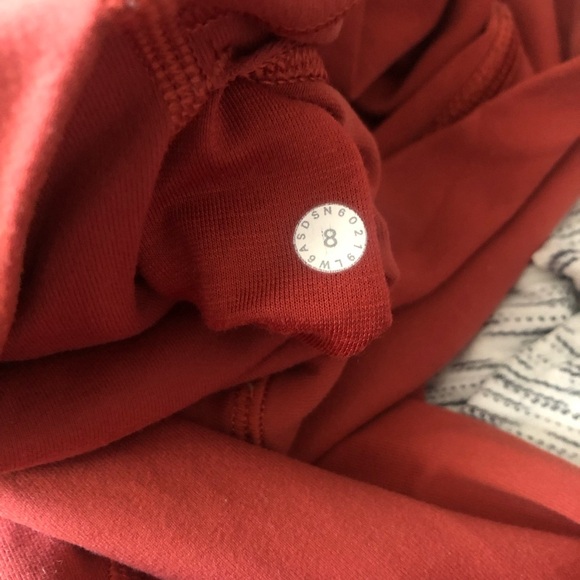 Lululemon Wunder Under Crop (High-Rise) *Full-On Luon 21"
Cayenne - Picture 9 of 9